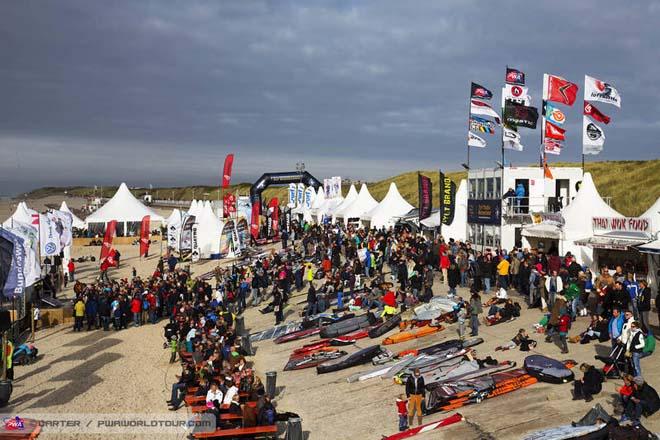 Philip Koster on stage drawing the crowds ©  John Carter / PWA http://www.pwaworldtour.com